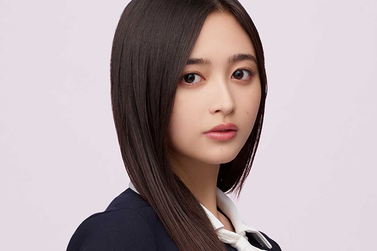 井上和（乃木坂46）のバストアップ公式風ポートレート、年収記事のアイキャッチ画像