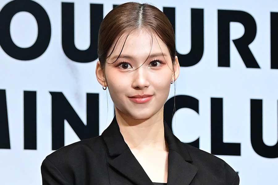 「イヴ・サンローラン・ボーテ」の新アイシャドウ「クチュール ミニ クラッチ」発売記念記者会見の画像