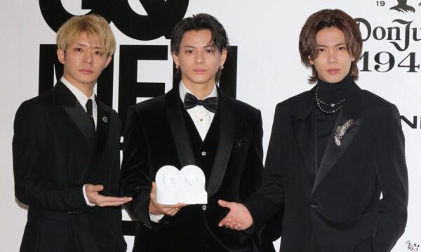 「GQ MEN OF THE YEAR 2024」のフォトコールに登場した時の画像