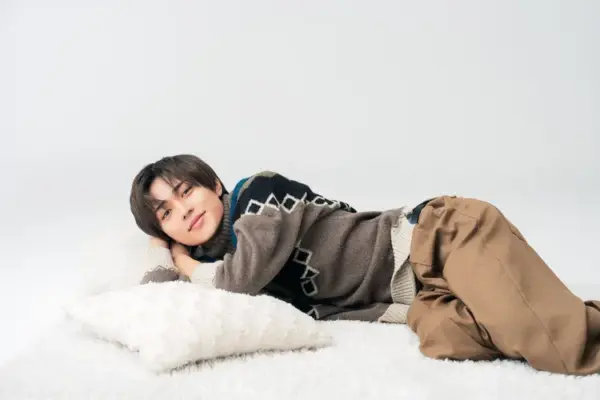 「ベツコミ」2月号の巻頭グラビアのインタビュー画像