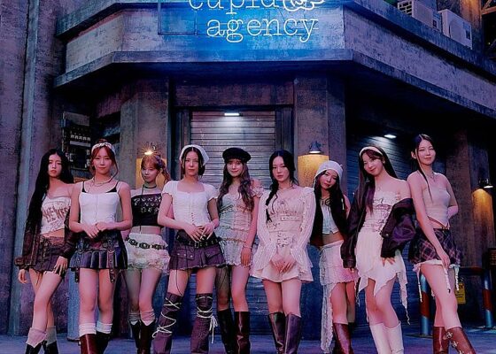 気ガールズグループが夜の街中で並ぶコンセプトフォト 年収や最新活動を解説する記事用イメージ