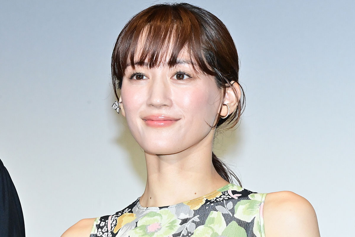 綾瀬はるかの年収は6億円超？CMギャラやホリプロ給料制の真相に迫る
